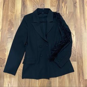 Black once shoulder fur blazer